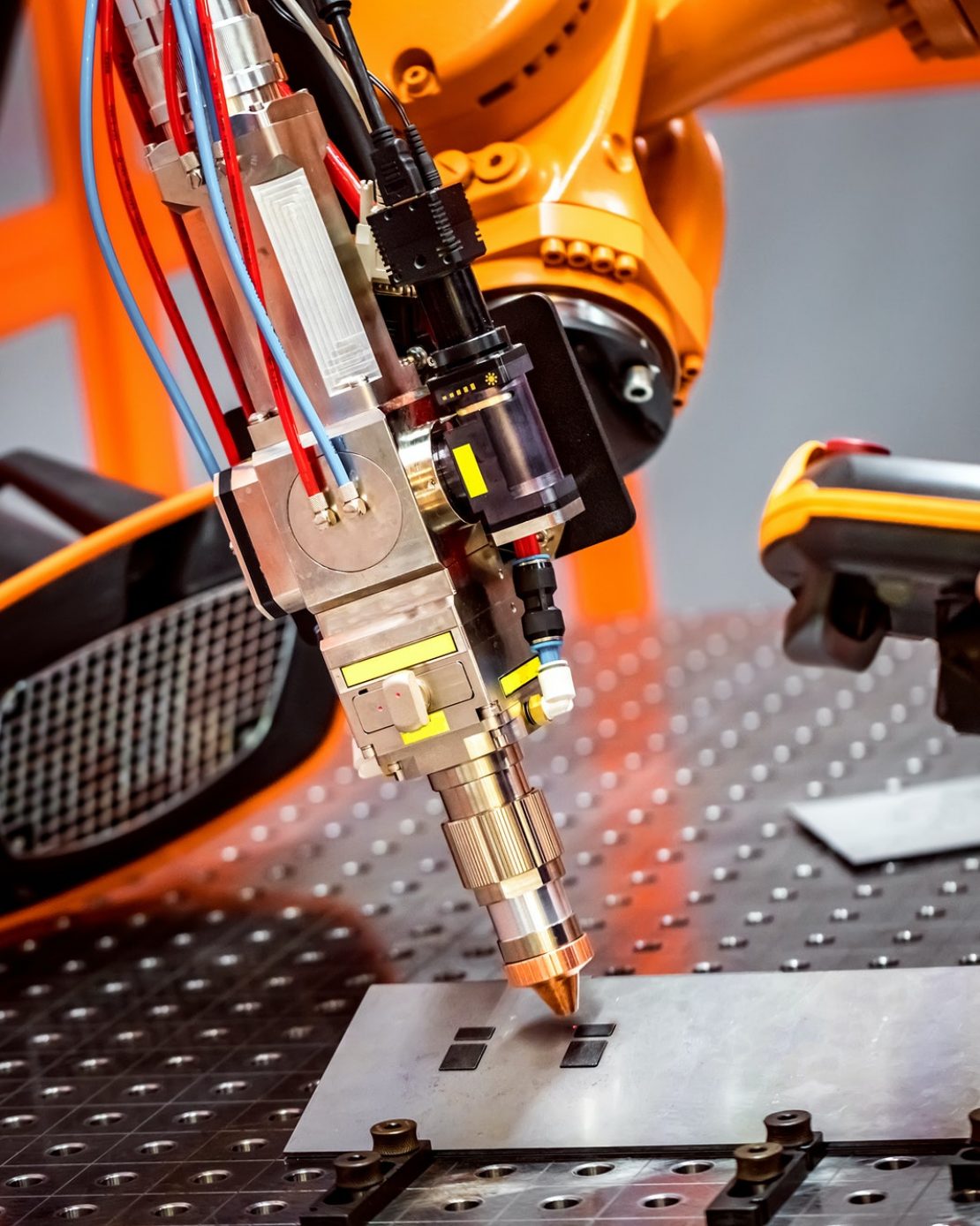 fibre-laser-robotic-remote-cutting-system-1.jpg fibre-laser-robotic-remote-cutting-system-1.jpg